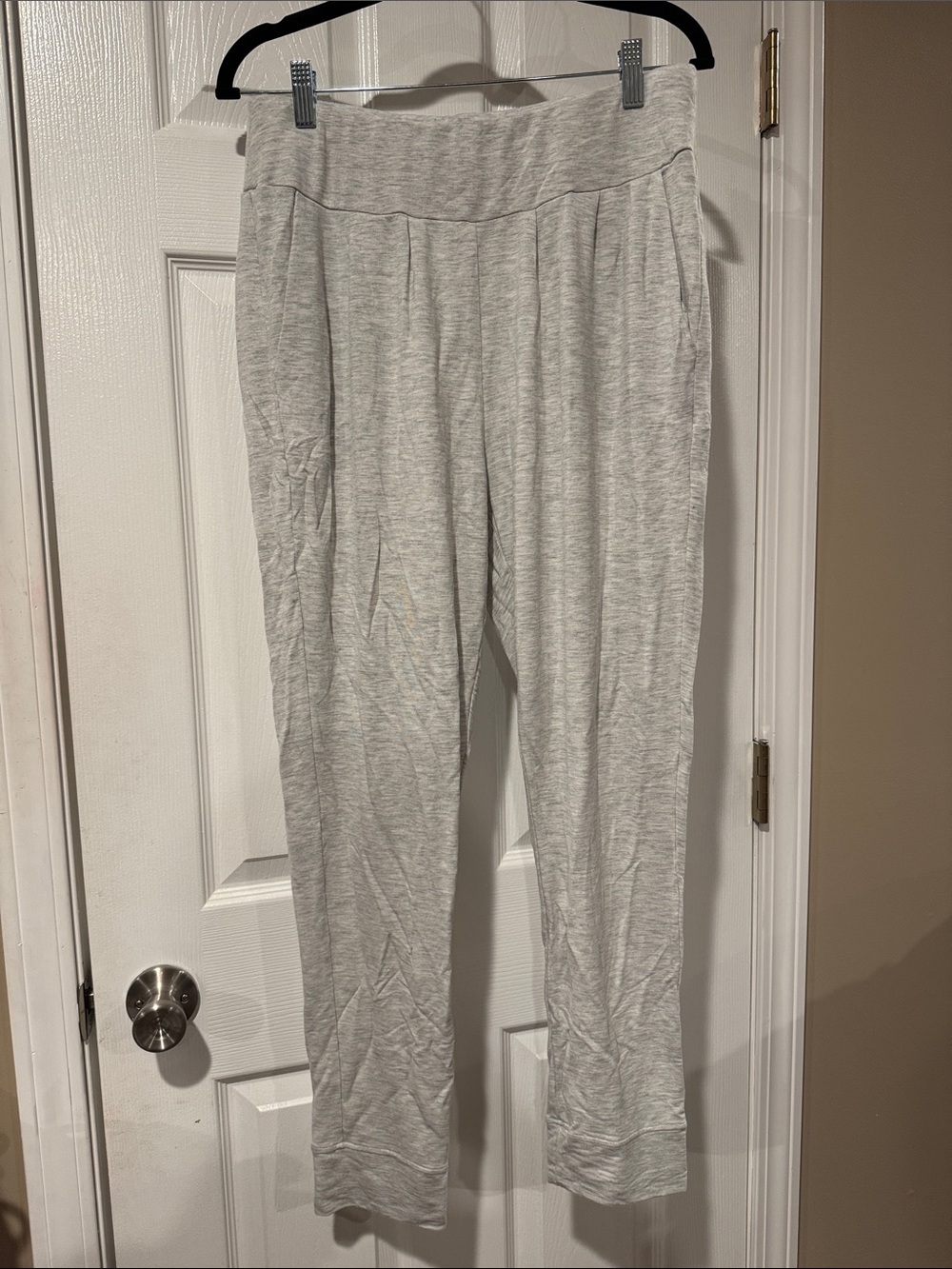 Quince ultra soft modal pleated tapered pants size small